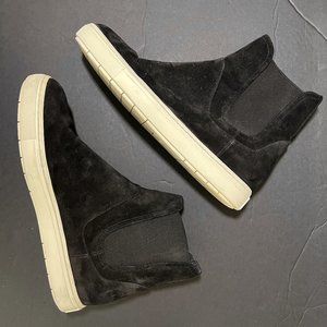 Vince Nira Black Water Repellent High Top Suede Slip On Bootie Size 8.5
